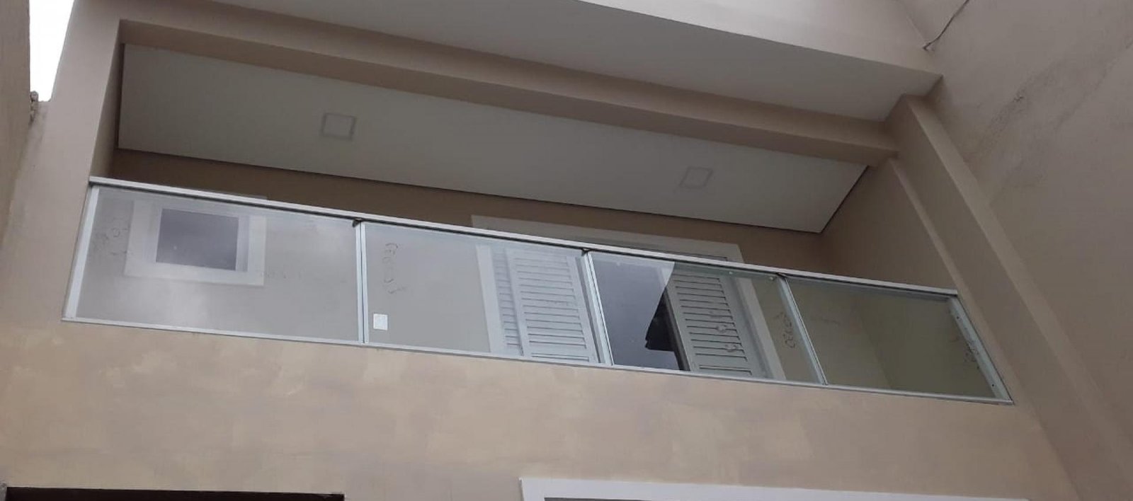 Saiba qual estilo de guarda corpo combina com sua sacada