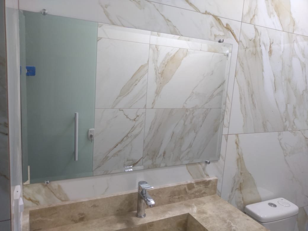 Truques de design com espelhos: como fazer seu ambiente parecer maior?