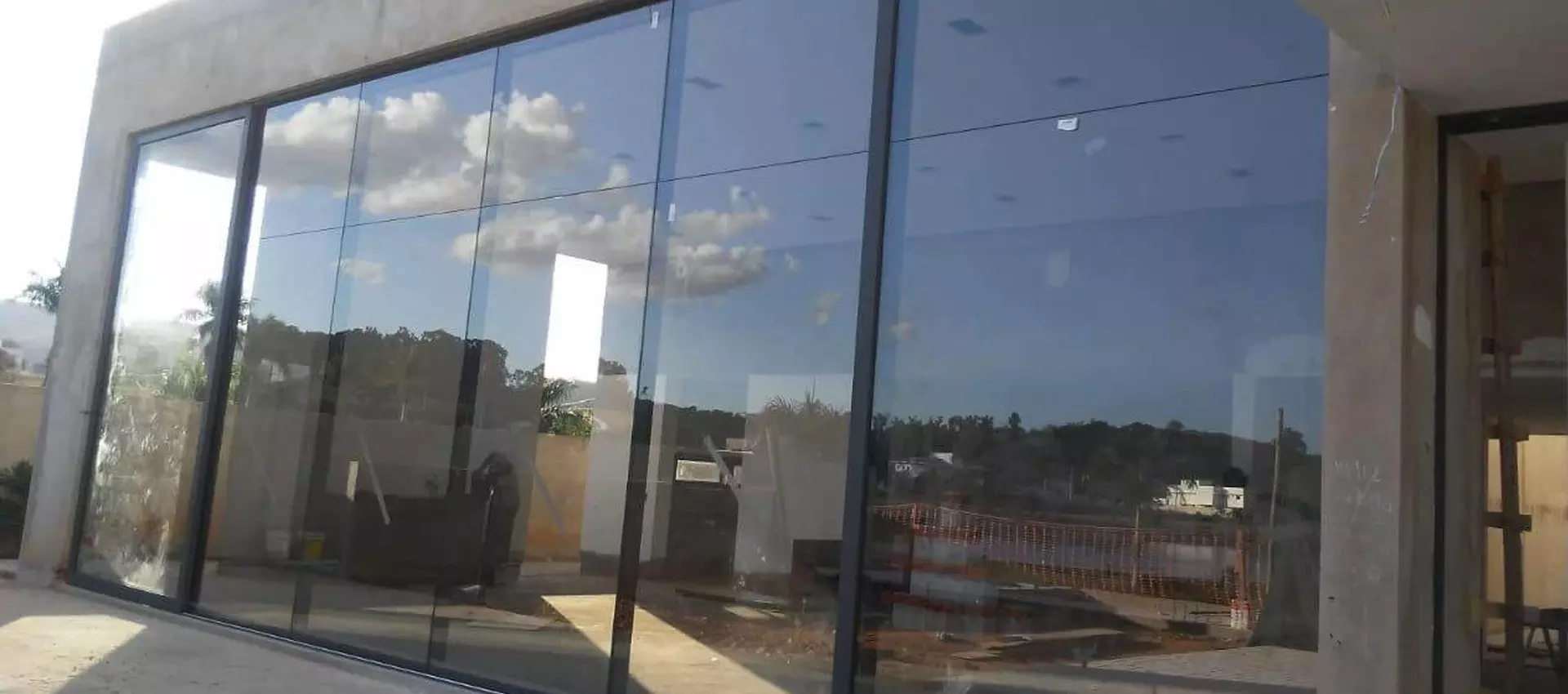 Porta de correr: principais vantagens e quais os melhores cômodos para colocar
